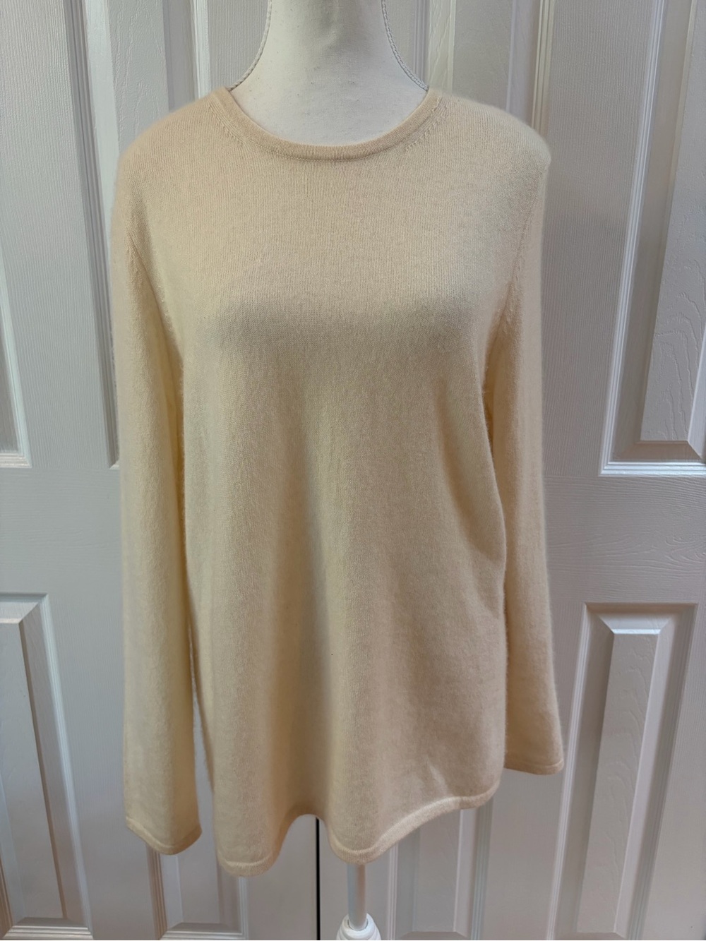 McDuff Essentials Ivory Cashmere Crew Neck Pullover Size L